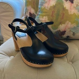 Swedish Hasbeens T-Strap Sky High Clogs in Black, size 38 (7.5)